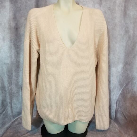 SWEATER SALE 3/$30 Treasure & Bond Pink V-Neck Sweater Size Large - Picture 2 of 5